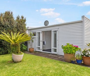 Clean, cozy, convenient! - Photo 1