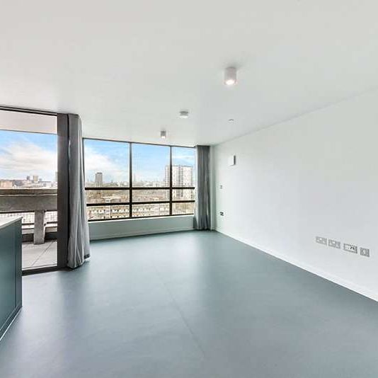 The rental price is based on a 12 month contract with one month free rent applied as credit in the 2nd month of your tenancy. The price without any offer is £2,740.00 PCM. - Photo 1