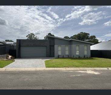 18 Kurrajong Cres, Tahmoor, NSW 2573 - Photo 4