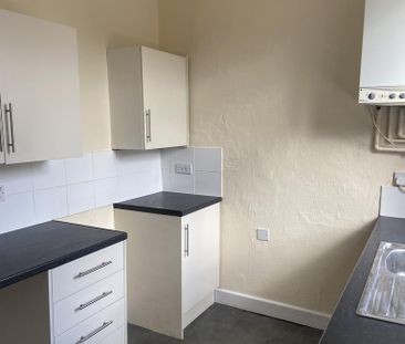 2 bedroom end of terrace house to rent - Photo 2