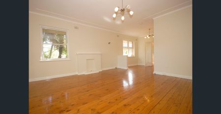 4 Bedroom Home (short distance to station) - Photo 5