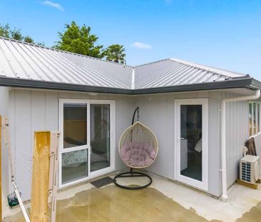 Sunny, west facing, low maintainance - Photo 4