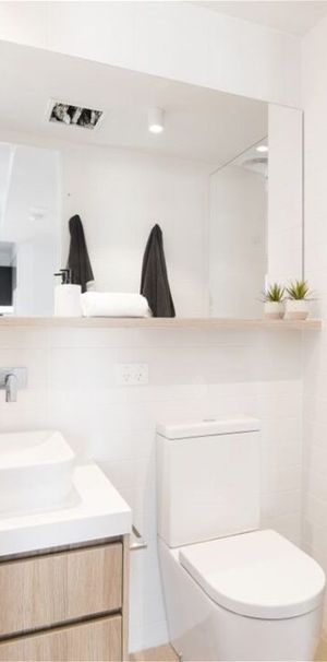 "Fully Furnished Charming West End Home for Rent: Your Perfect Urban Oasis Awaits! " - Photo 1