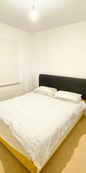 4 bedroom flat to rent - Photo 1
