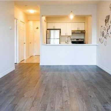 Bay St/Wellesley LARGE 1 bed 1 bath ALL UTILITIES included - Photo 3