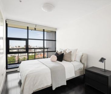 Inner-City Sub-Penthouse with Sweeping District Views - Photo 4