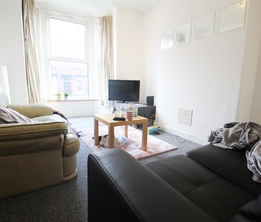 6 bedroom terraced house to rent - Photo 2