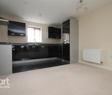 2 bedroom flat to rent - Photo 2