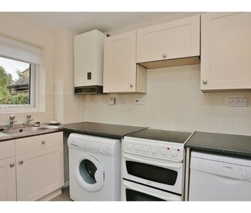 2 bedroom end of terrace house to rent - Photo 4