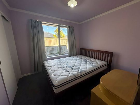 Spacious 190m2, 4-Bedroom Family Home - Photo 1