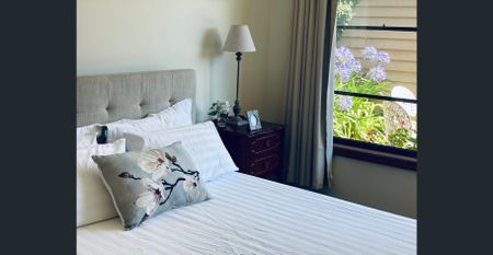 Stylish fully furnished & serviced home situated in the heart of Ballarat Central - Photo 3