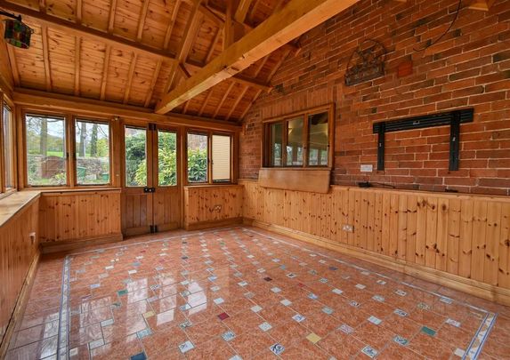 2 bedroom barn conversion to rent - Photo 1