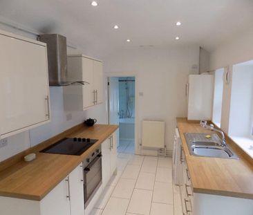 3 bedroom terraced house to rent - Photo 5