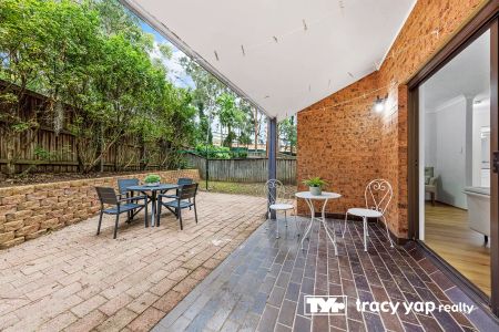 “Spacious 2 Bedroom Villa with Private Courtyard in a Premier Location!” - Photo 2