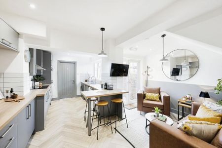 1 bedroom property with land to rent - Photo 2