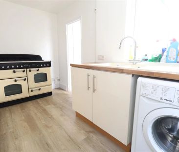 Astley Road, Boxmoor, Hemel Hempstead, HP1 1HU, Herts - Photo 3
