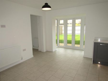 4 bedroom detached house to rent - Photo 3
