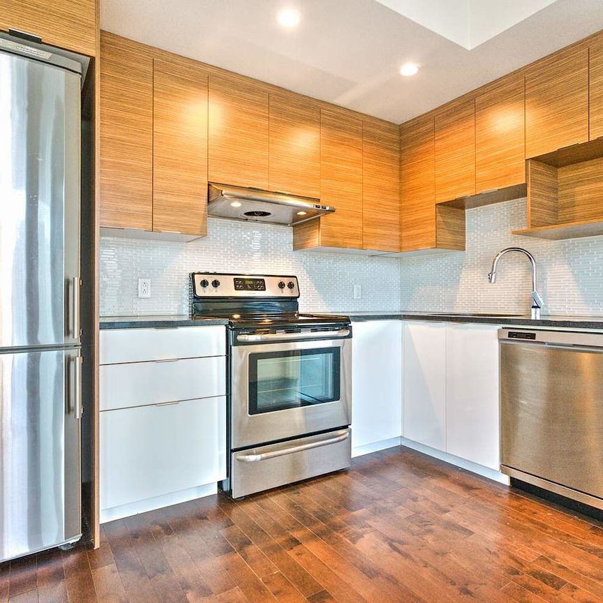 Located at the corner of René-Lévesque St. W and Rue Anderson, Le V is in one of the liveliest areas in Montréal. - Photo 1