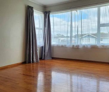 LOCATION LOCATION CLOSE TO MOTORWAY AND SCHOOLS - Photo 5