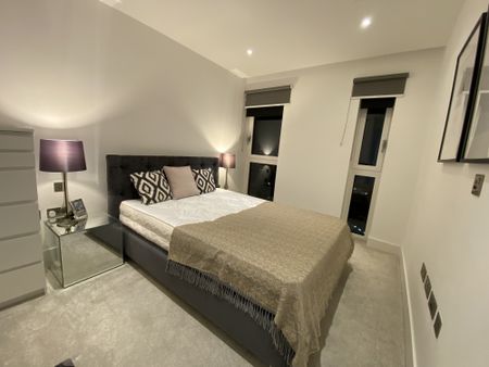 3 bed Apartment in Wiverton Tower 4 New Drum Street, London, E1 7AT - Photo 3