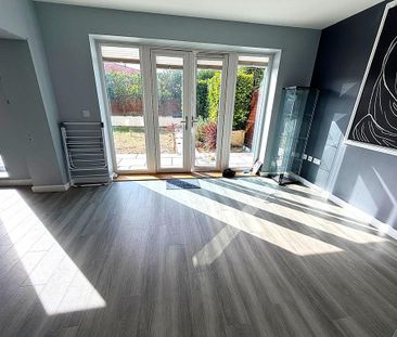 4 bedroom detached house to rent - Photo 3