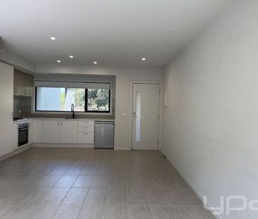 Modern 2-Bedroom Home with Spacious Garage - Photo 3