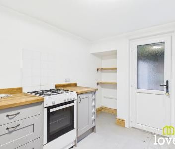 2 bedroom Terraced House To Let - Photo 5