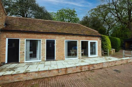 1 bedroom barn conversion to rent - Photo 3