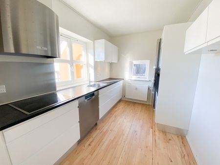 Dejlig lys og hyggelig 2-værelses lejlighed - Photo 4