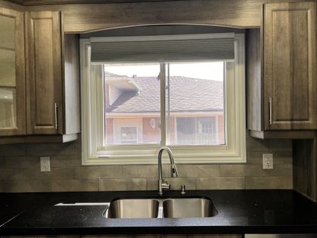 For Lease - 64 Gainsborough Road, Hamilton, Ontario - Photo 2