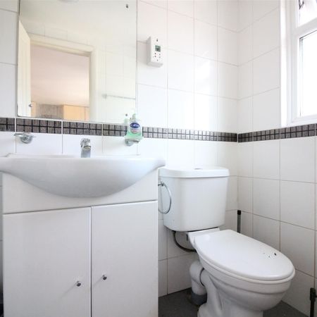 Kingsbridge Crescent, Southall - Photo 4