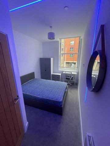 3 bedroom flat to rent - Photo 5