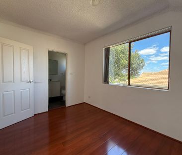 1 Bedroom Unit&comma; Located in a Prime Location&excl; - Photo 2