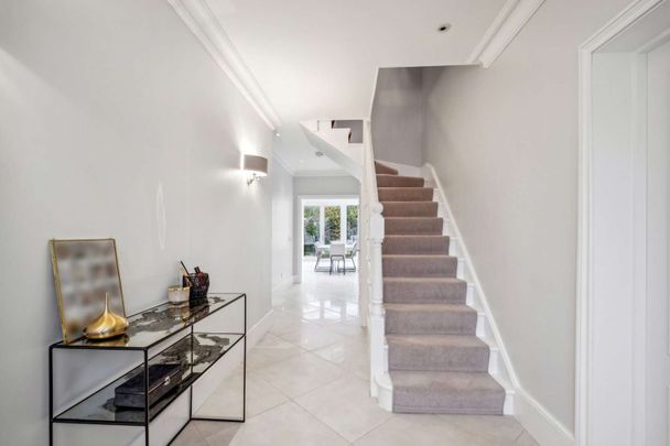 An exceptional six bedroom family home situated in one of Petersham's premier roads - Photo 1