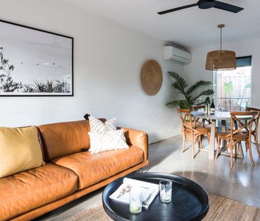 Beautifully Renovated & Fully Furnished Sunshine Beach Retreat - Photo 6