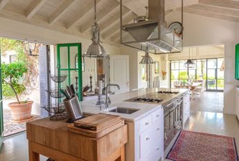 Luxury Villa for rent in Benahavís, Spain