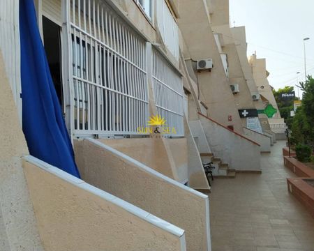 GROUND FLOOR APARTMENT FOR RENT CLOSE TO THE BEACH IN TORREVIEJA - ALICANTE - Photo 2