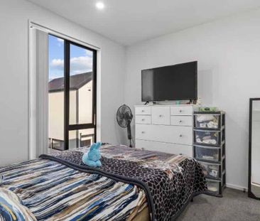 Standalone home for rent in Kauri Flat school zone - Photo 3