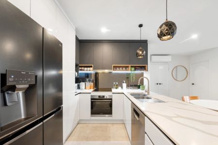 MODERN UNIT LIVING IN PRIME CARINA HEIGHTS LOCATION - Photo 4