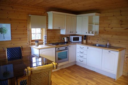 2 bedroom detached house to rent - Photo 2