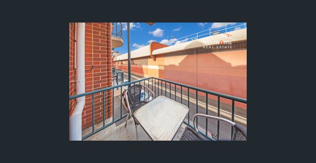 Living In The Heart Of The West End! - Photo 1