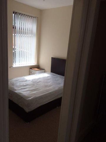 1 bedroom in a house share to rent - Photo 5