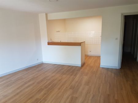 Location Appartement 3 pièces 68m² CHARLIEU 42190 - Photo 5