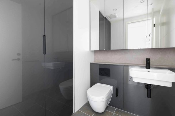 906 / 1a Lawson Square - Photo 1