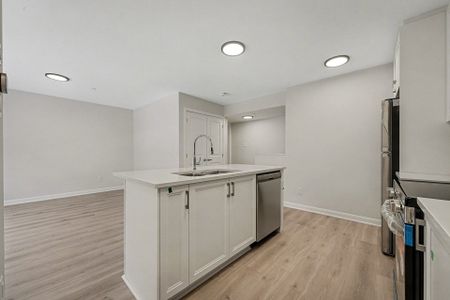 For Lease - 401 Glenroy Gilbert Drive Unit# 5, Barrhaven, Ontario - Photo 4