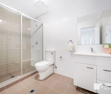 Newly Renovated Contemporary Apartment - Photo 3