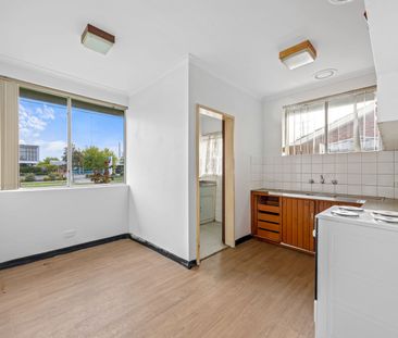 2 BEDROOM UNIT IN GREAT LOCATION – CLOSE TO SHOPPING CENTRES AND TRAIN STATION - Photo 1