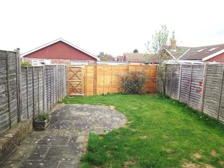 Barlavington Way,Midhurst 3 bedroom terraced house to rent - Photo 4