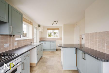 3 bedroom detached house to rent - Photo 3