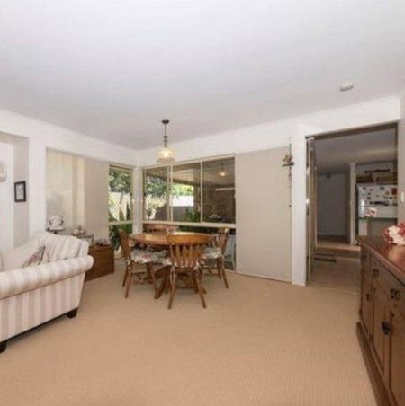 $650/wk 3 Bedroom 2 Bathroom Home Forest Lake - Photo 5